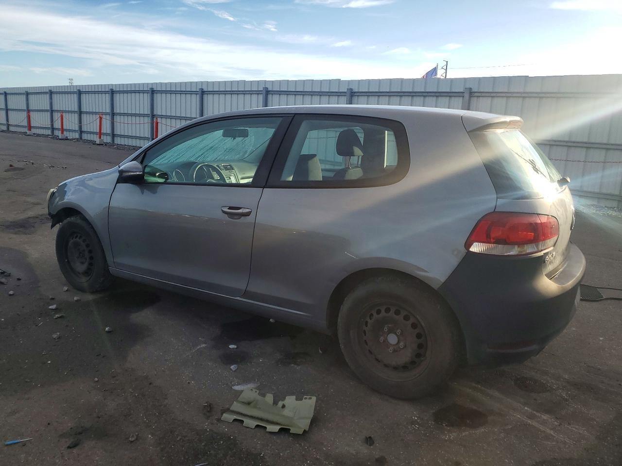 2010 Volkswagen Golf - Фото 2