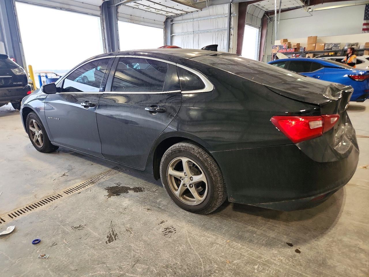 2017 Chevrolet Malibu Lt - Image 2