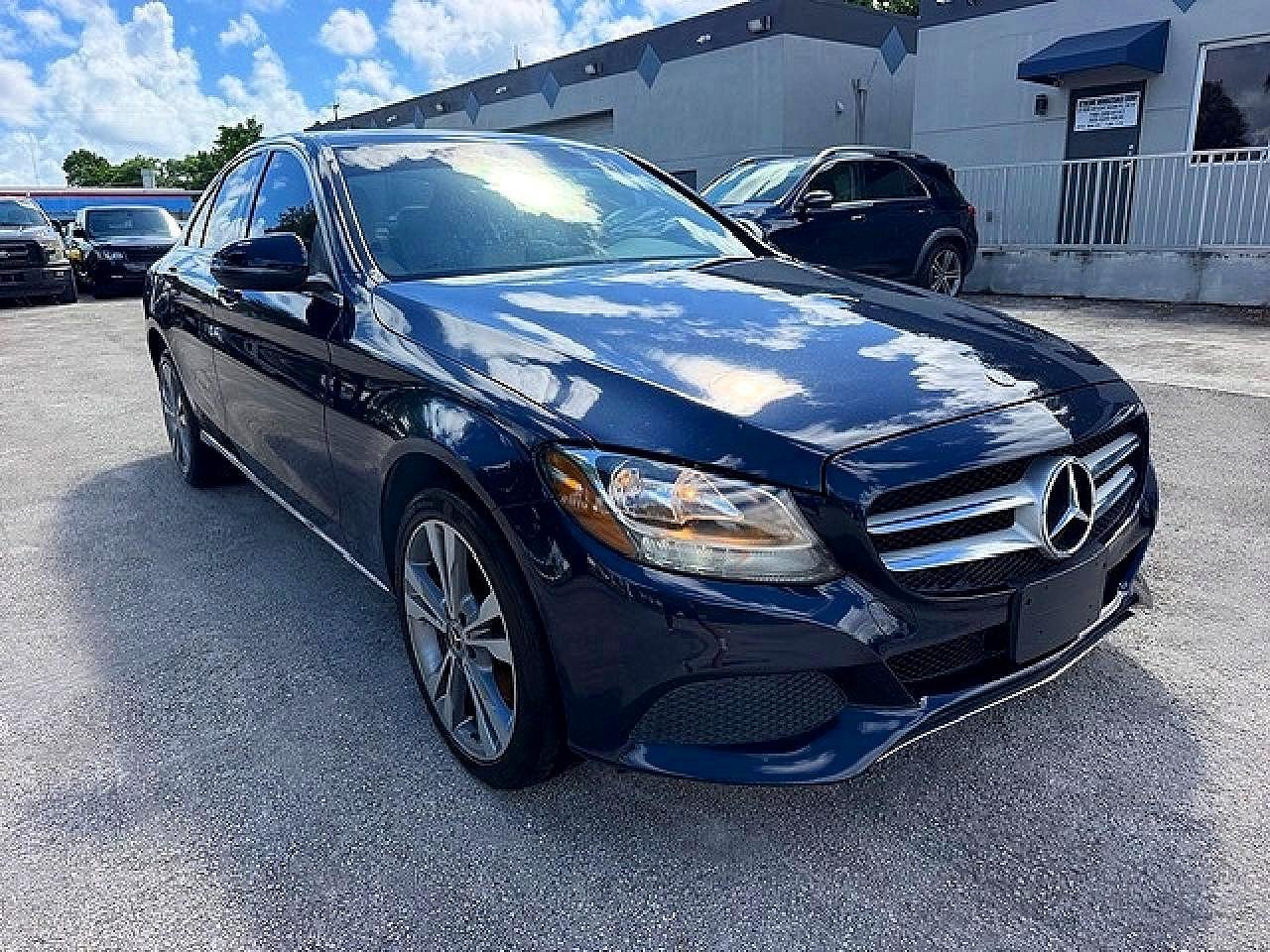 2018 Mercedes-Benz C 300 4Matic - Фото 4