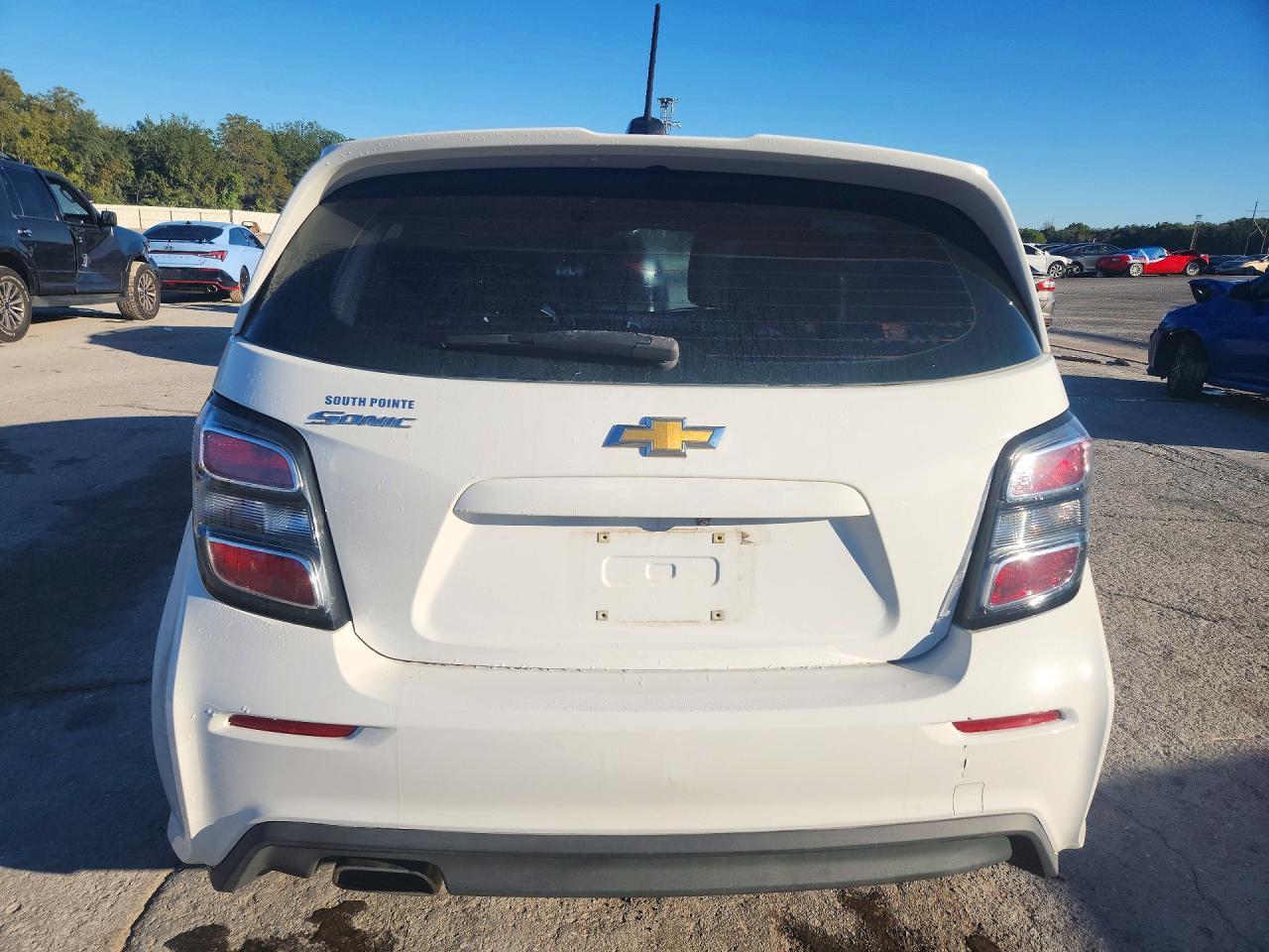 2017 Chevrolet Sonic - Фото 6