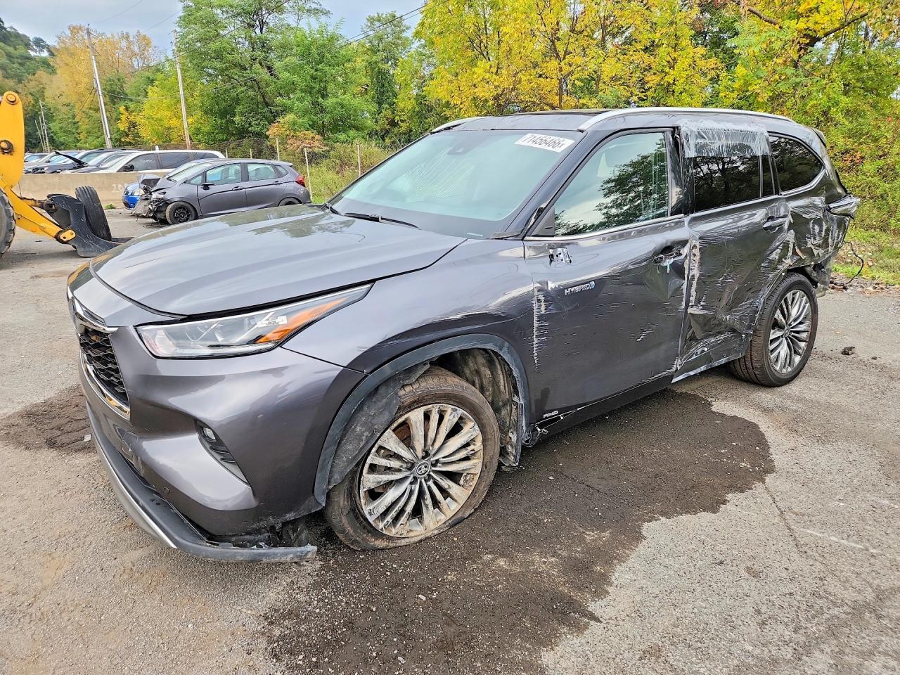 2021 Toyota Highlander Hybrid Platinum