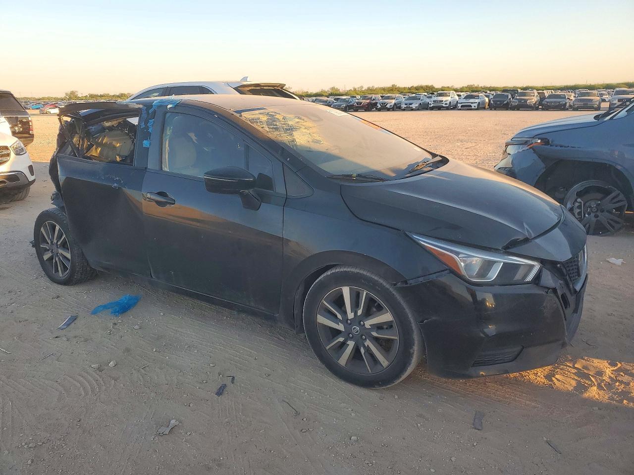 2021 Nissan Versa Sv - Image 4