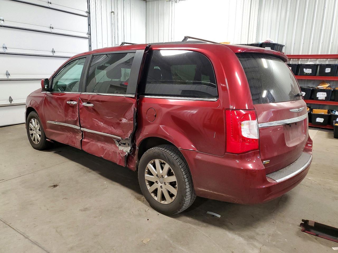 2014 Chrysler Town & Country Touring - Image 2