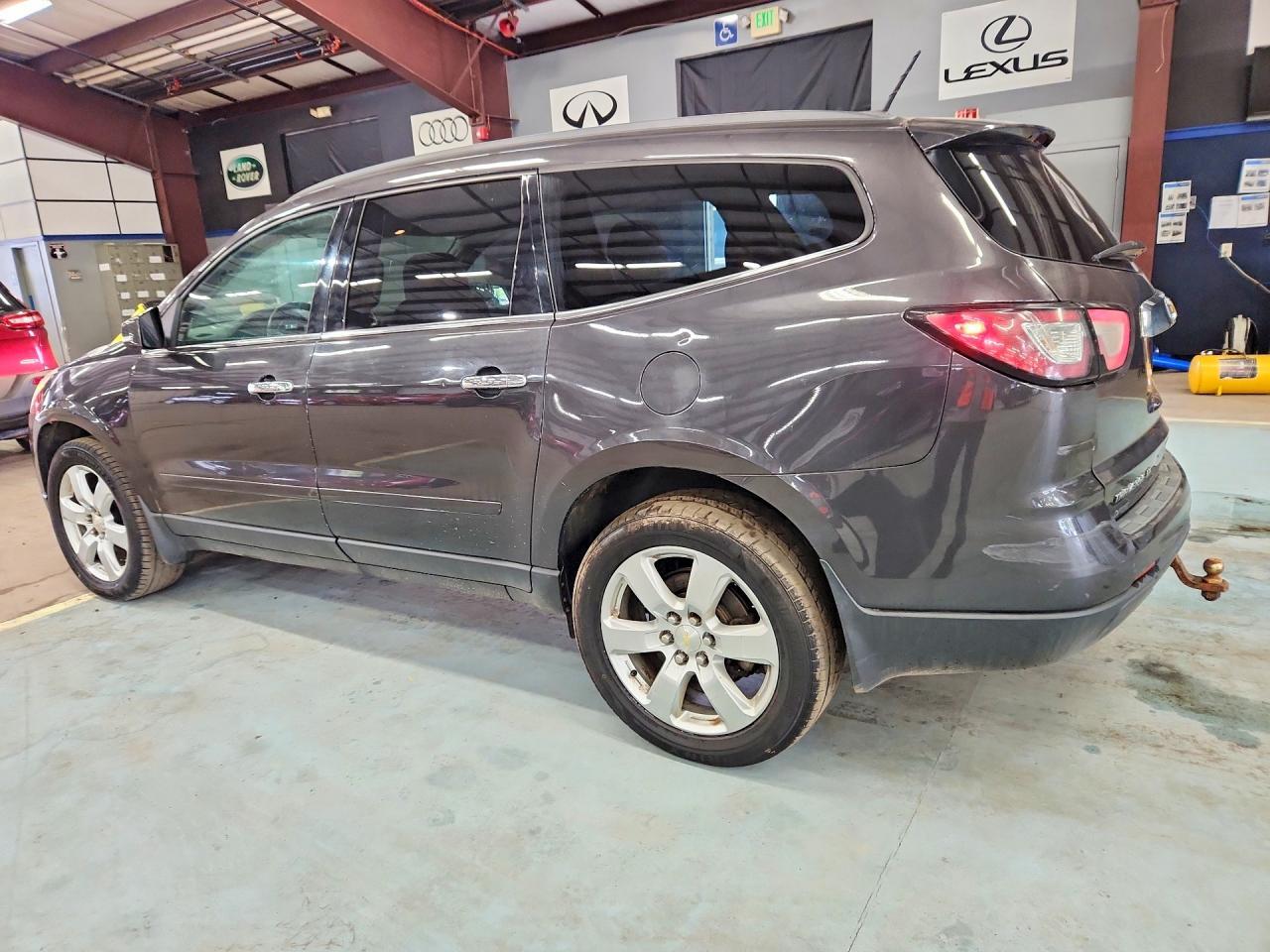 2017 Chevrolet Traverse Lt - Фото 2
