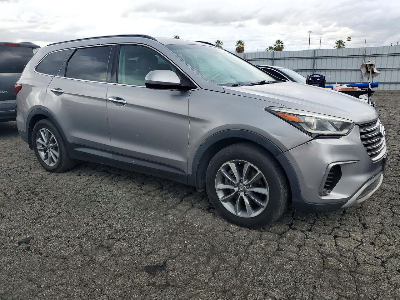 2018 Hyundai Santa Fe Se - Image 4
