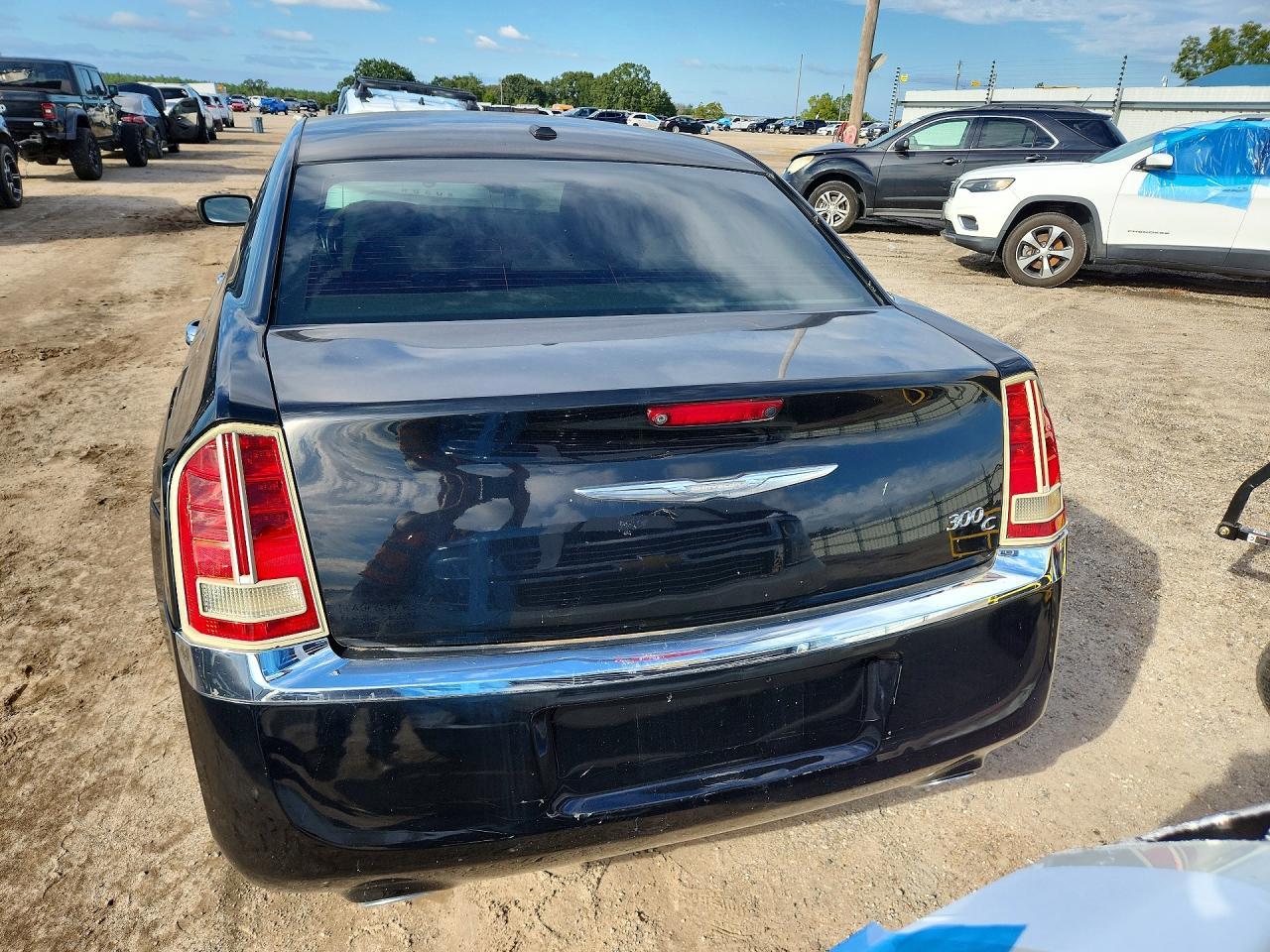 2013 Chrysler 300C - Image 6