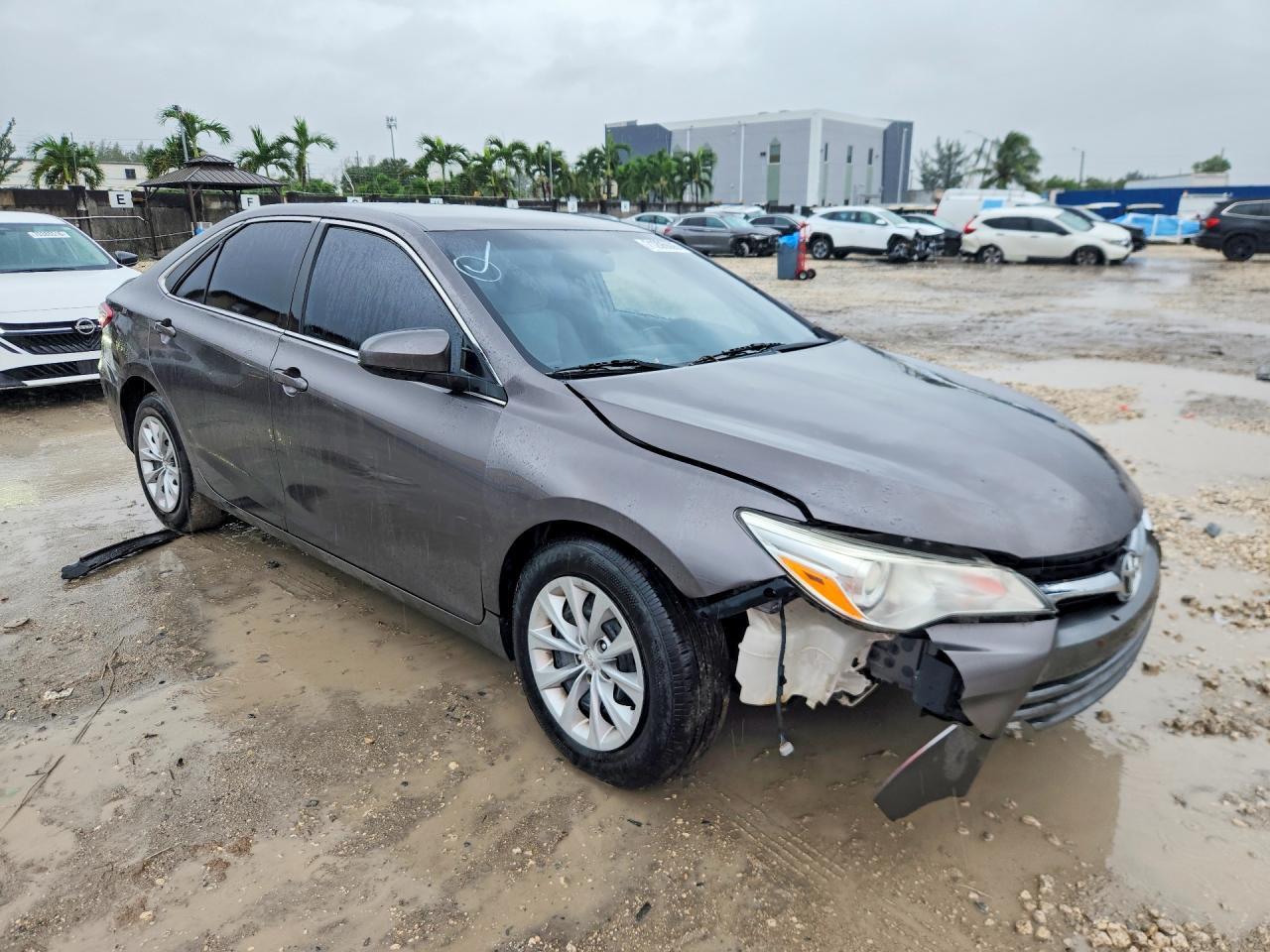 2017 Toyota Camry Le - Фото 4