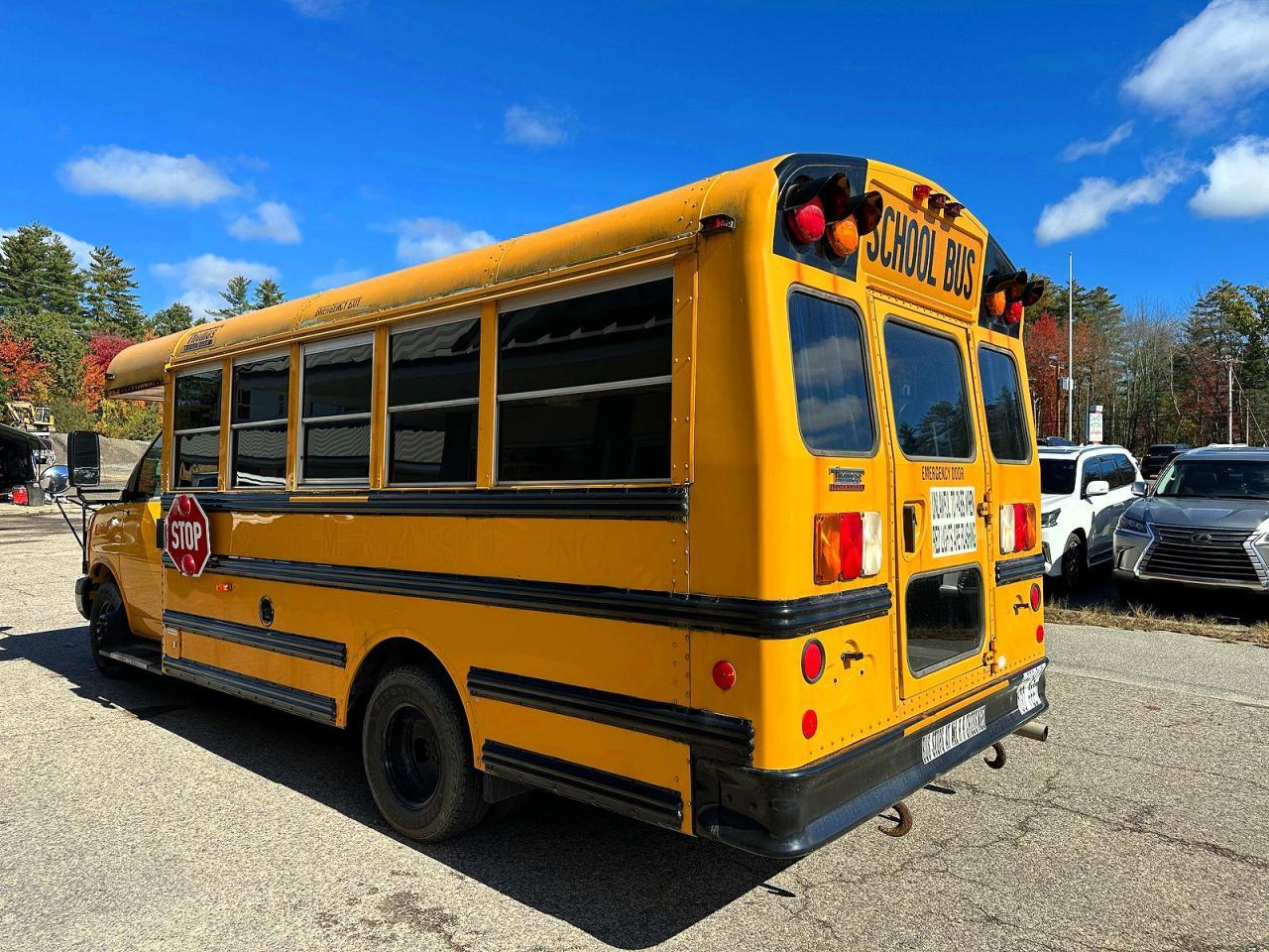 2015 GMC Savana Cutaway G3500 - Фото 3