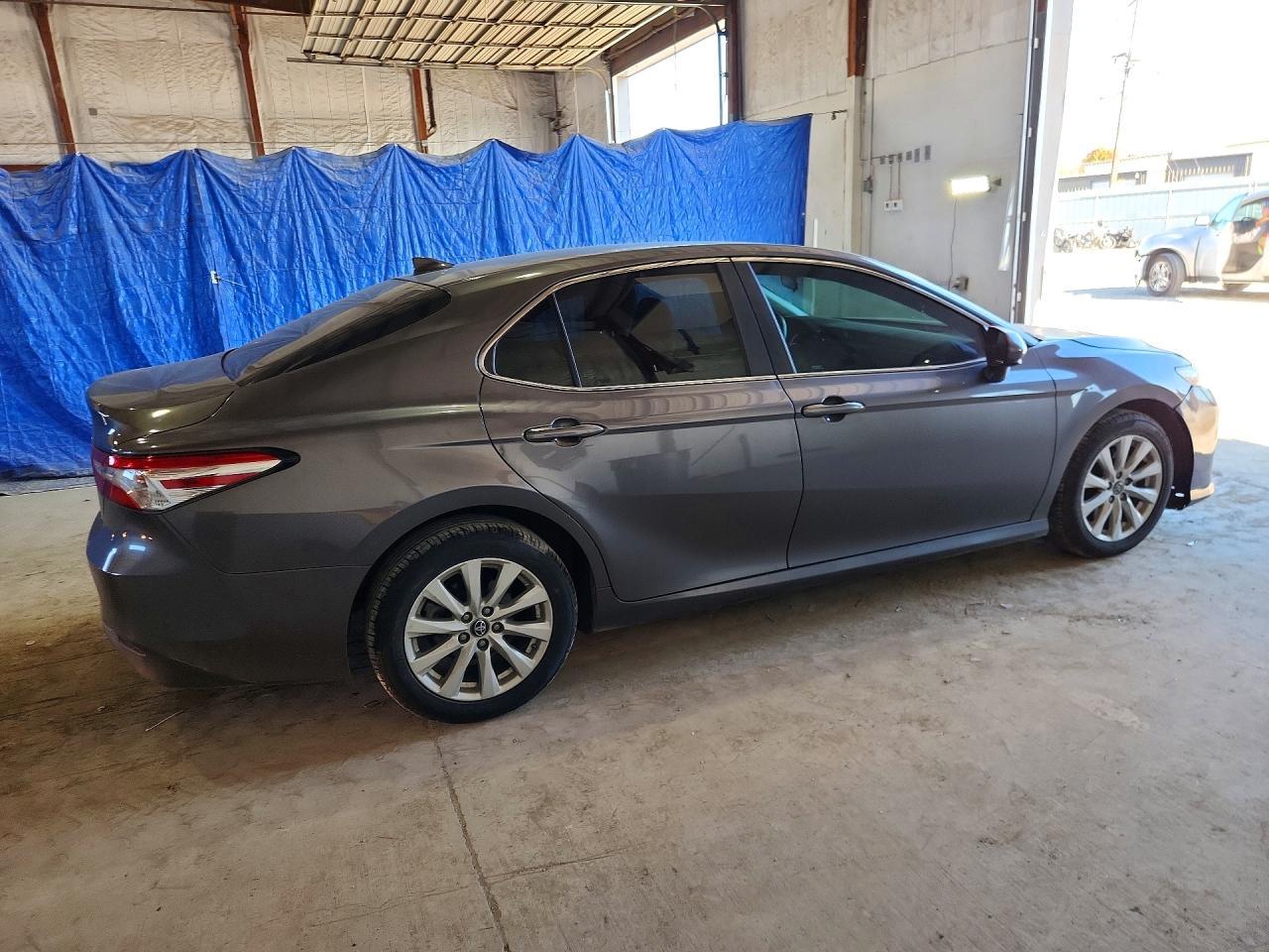 2019 Toyota Camry Le - Фото 3