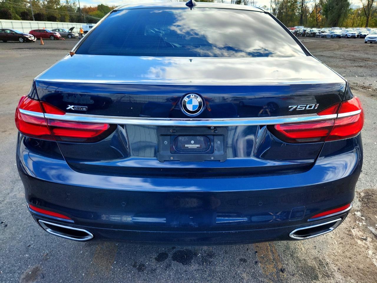 2018 BMW 750 Xi - Фото 6