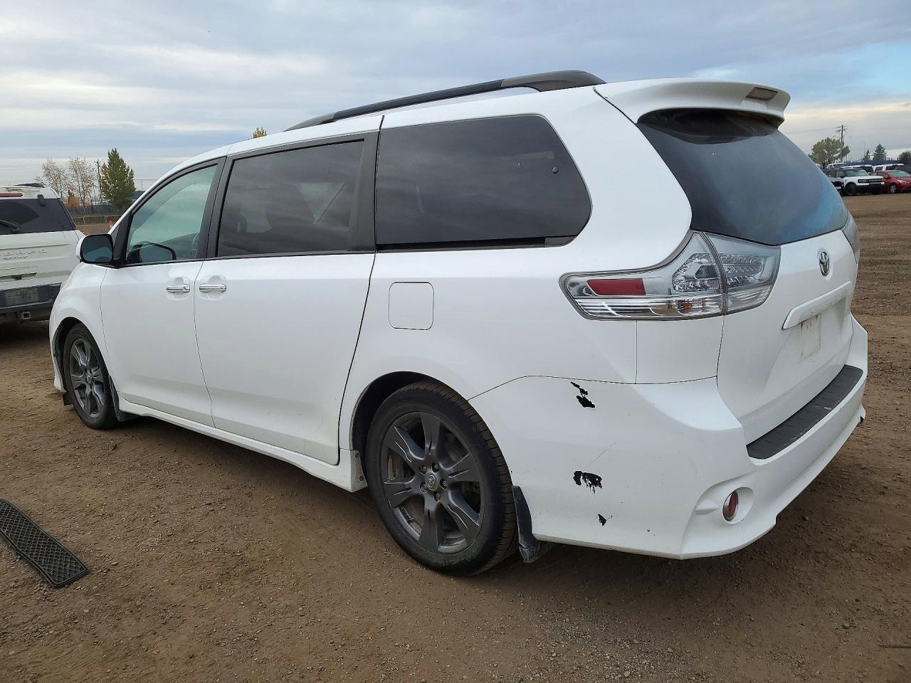 2017 Toyota Sienna Se - Фото 2