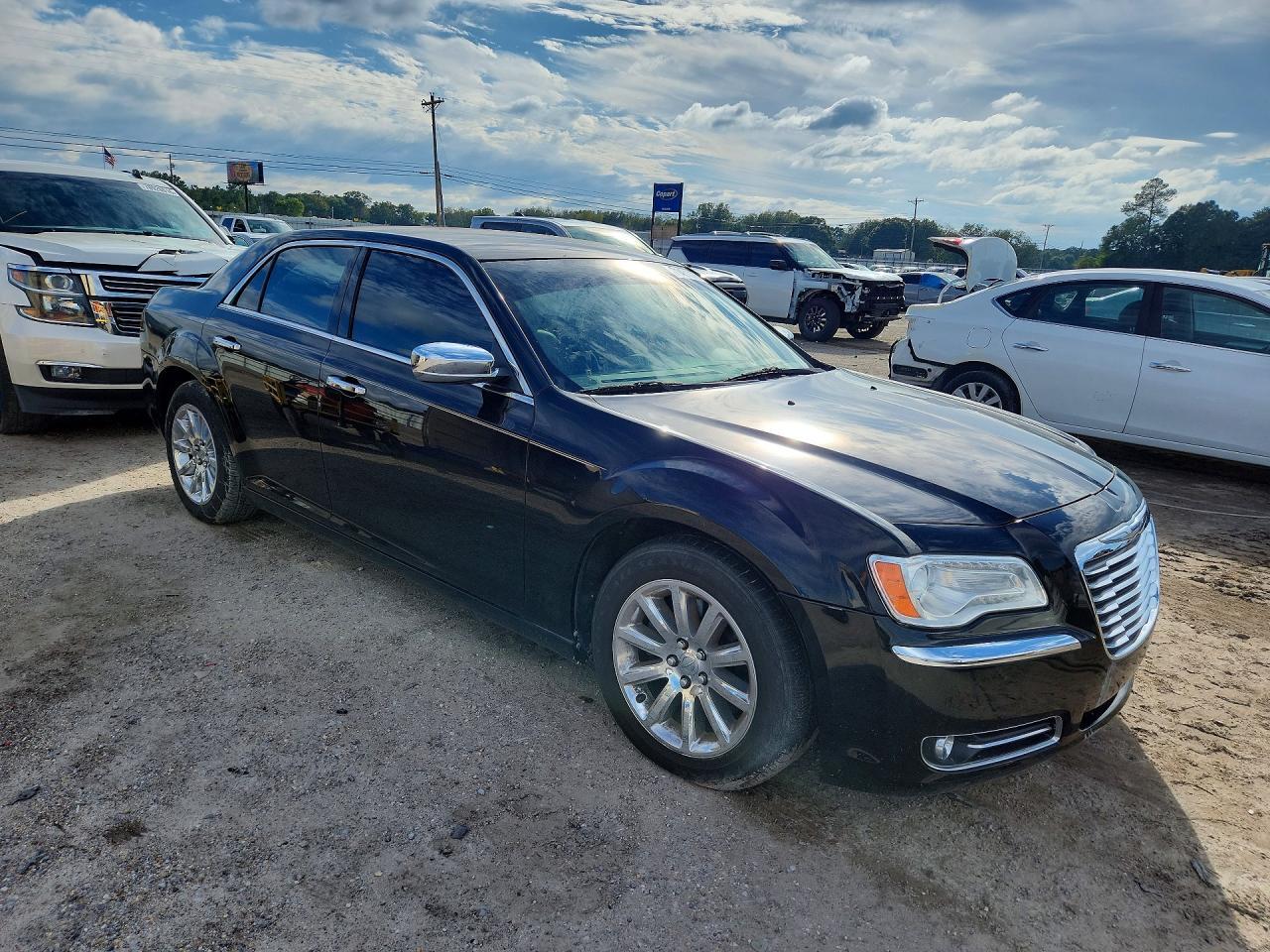 2013 Chrysler 300C - Image 4