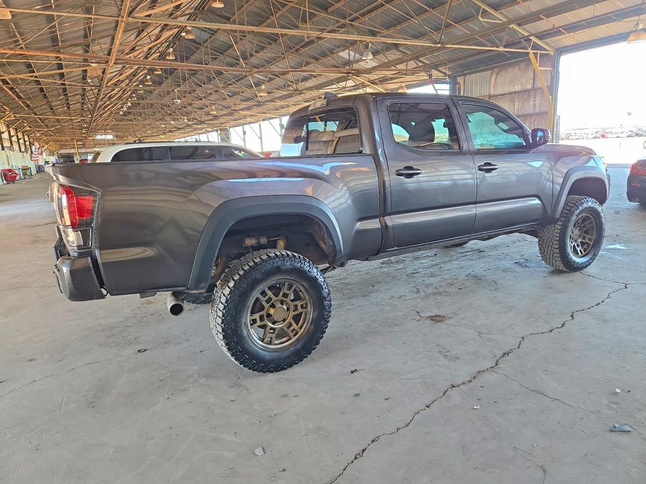 2018 Toyota Tacoma Trd Off-Road - Image 3