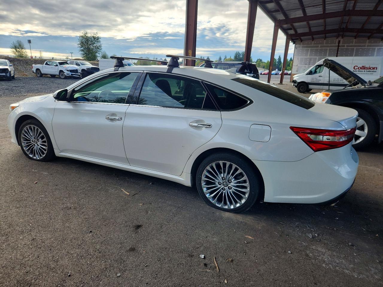 2016 Toyota Avalon Limited - Фото 2