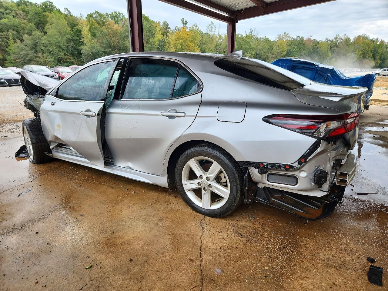 2024 Toyota Camry Se - Image 2