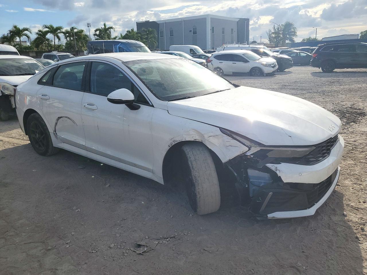 2026 Kia K5 Lxs - Image 4