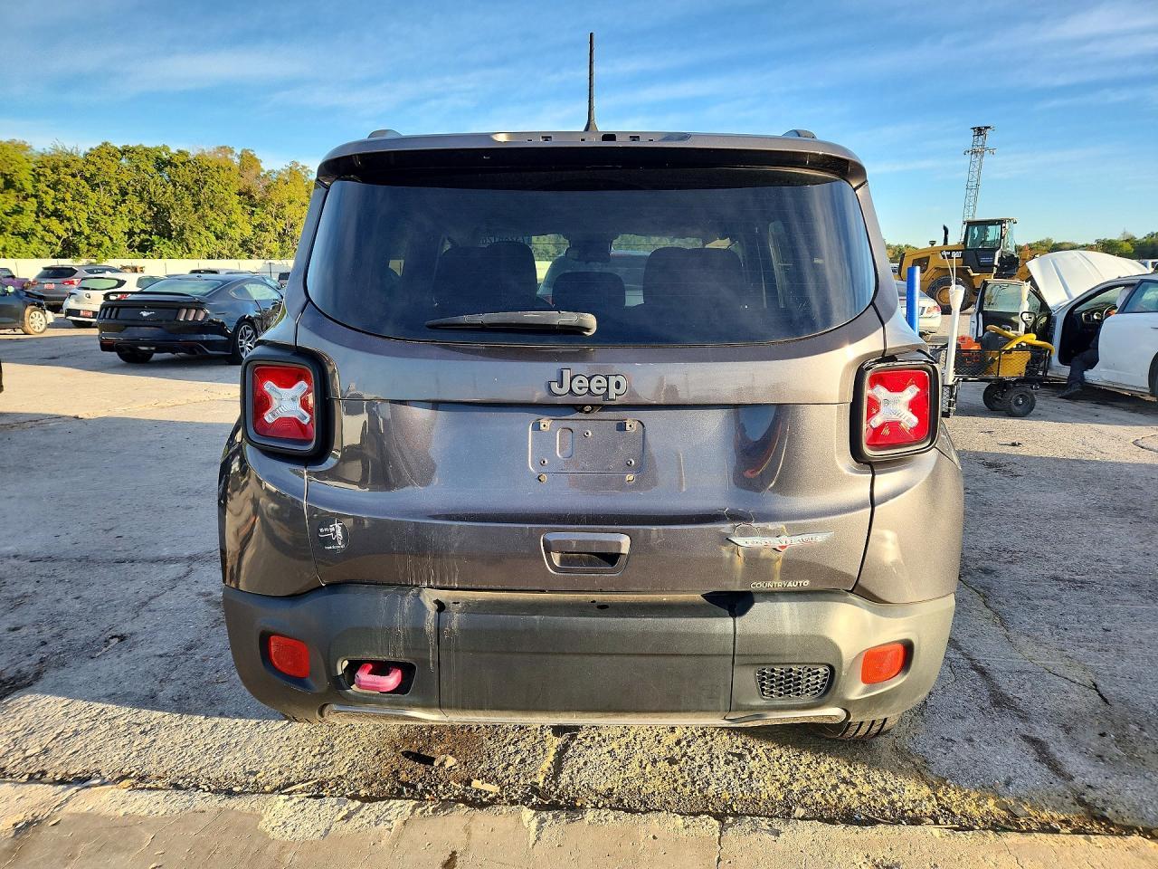 2018 Jeep Renegade Trailhawk - Image 6