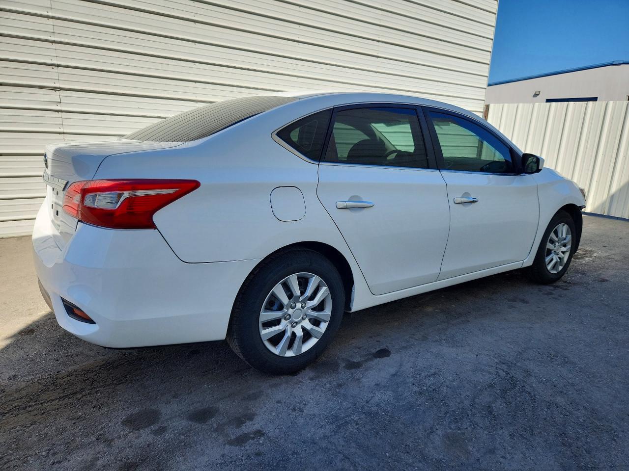 2018 Nissan Sentra S - Фото 3