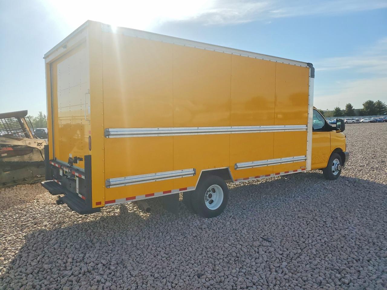 2023 GMC Savana Box Truck - Image 3