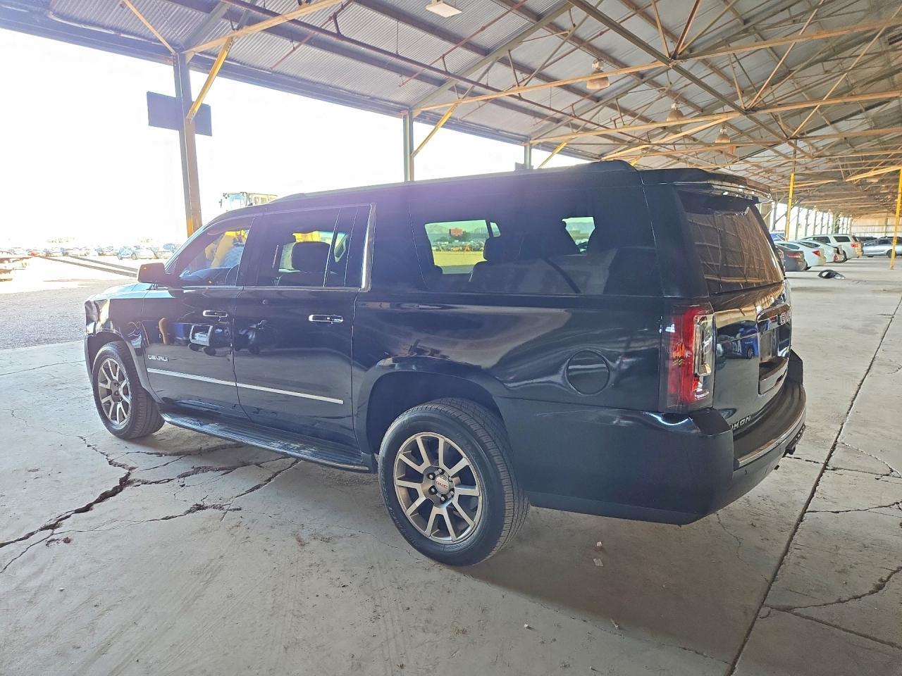 2020 GMC Yukon Xl Denali - Image 2