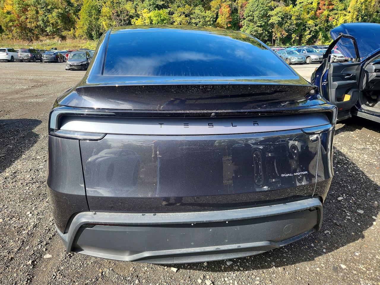 2026 Tesla Model Y - Фото 6