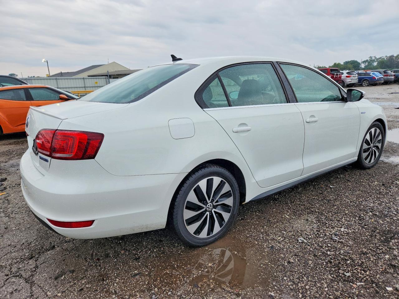2013 Volkswagen Jetta Hybrid - Image 3