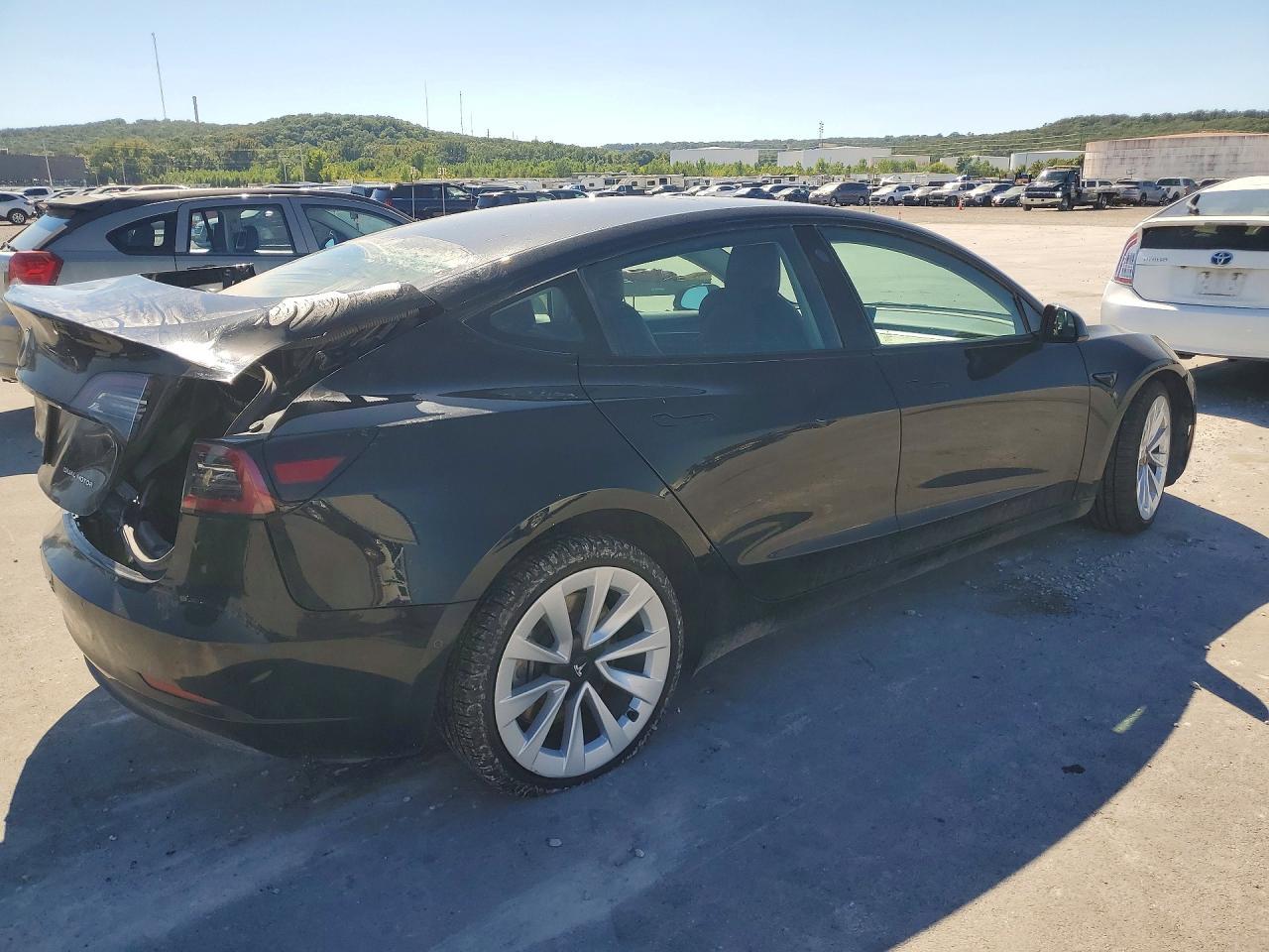 2022 Tesla Model 3 - Фото 3