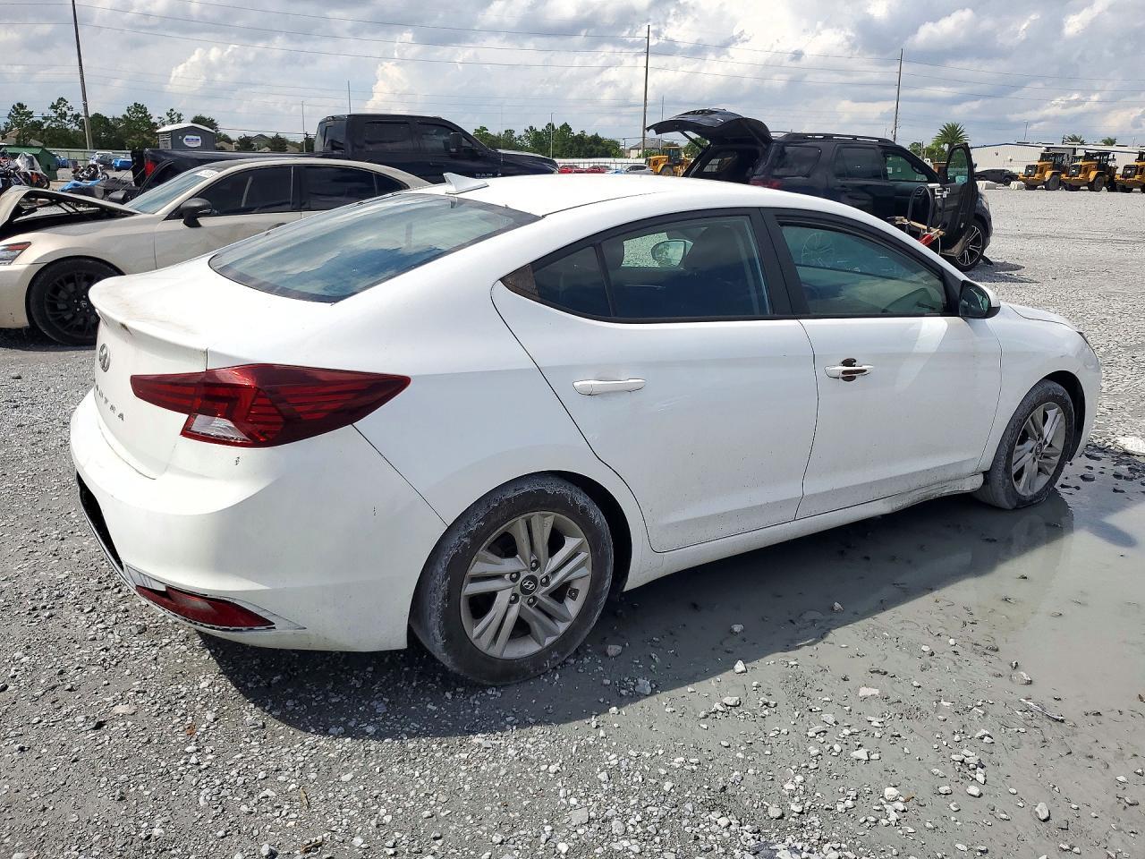 2020 Hyundai Elantra Sel - Фото 3