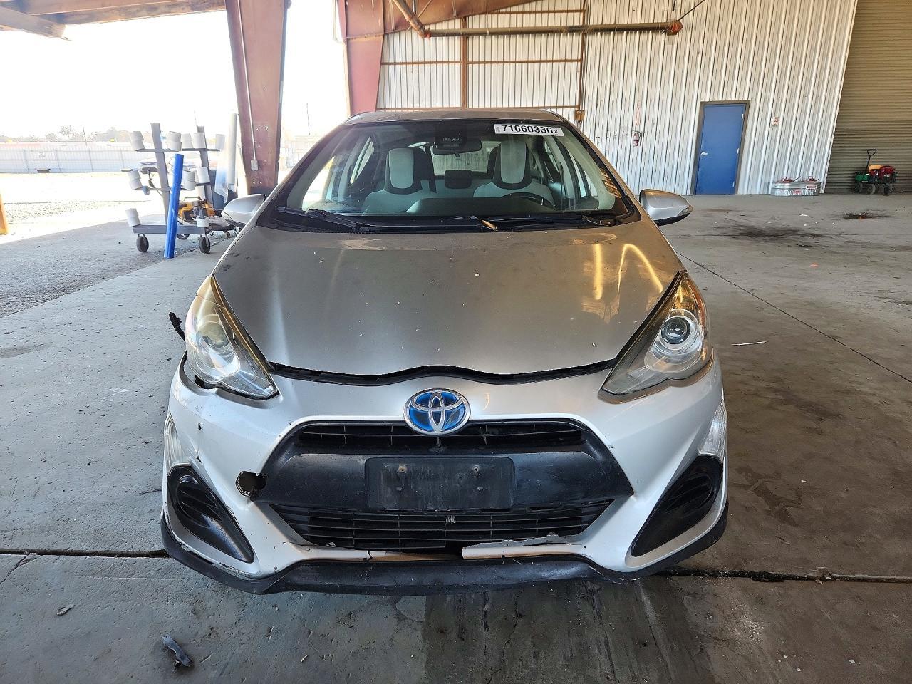 2017 Toyota Prius C One - Image 5