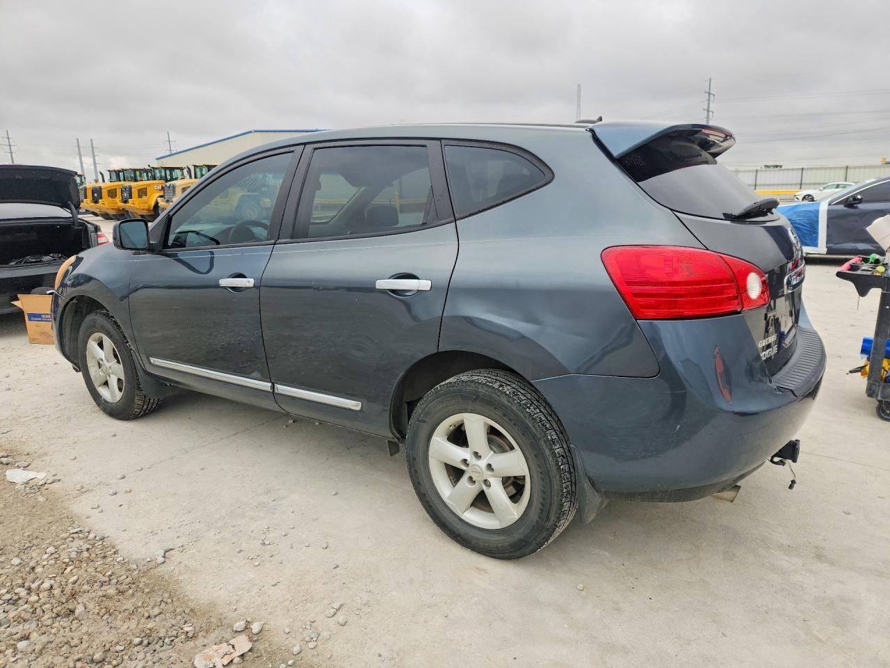 2013 Nissan Rogue S - Image 2
