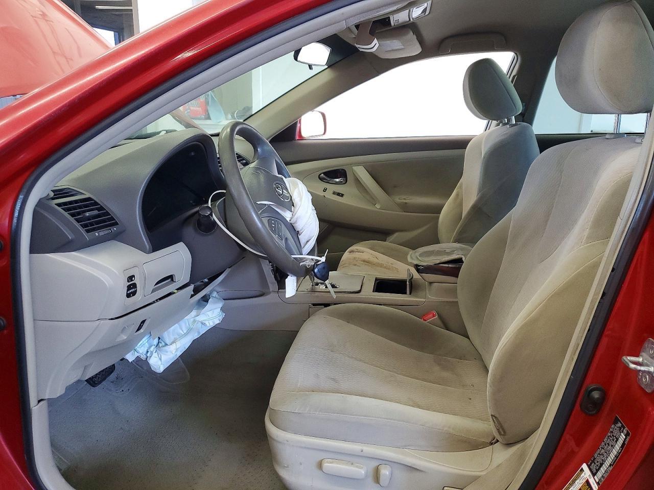 2010 Toyota Camry Le - Фото 7