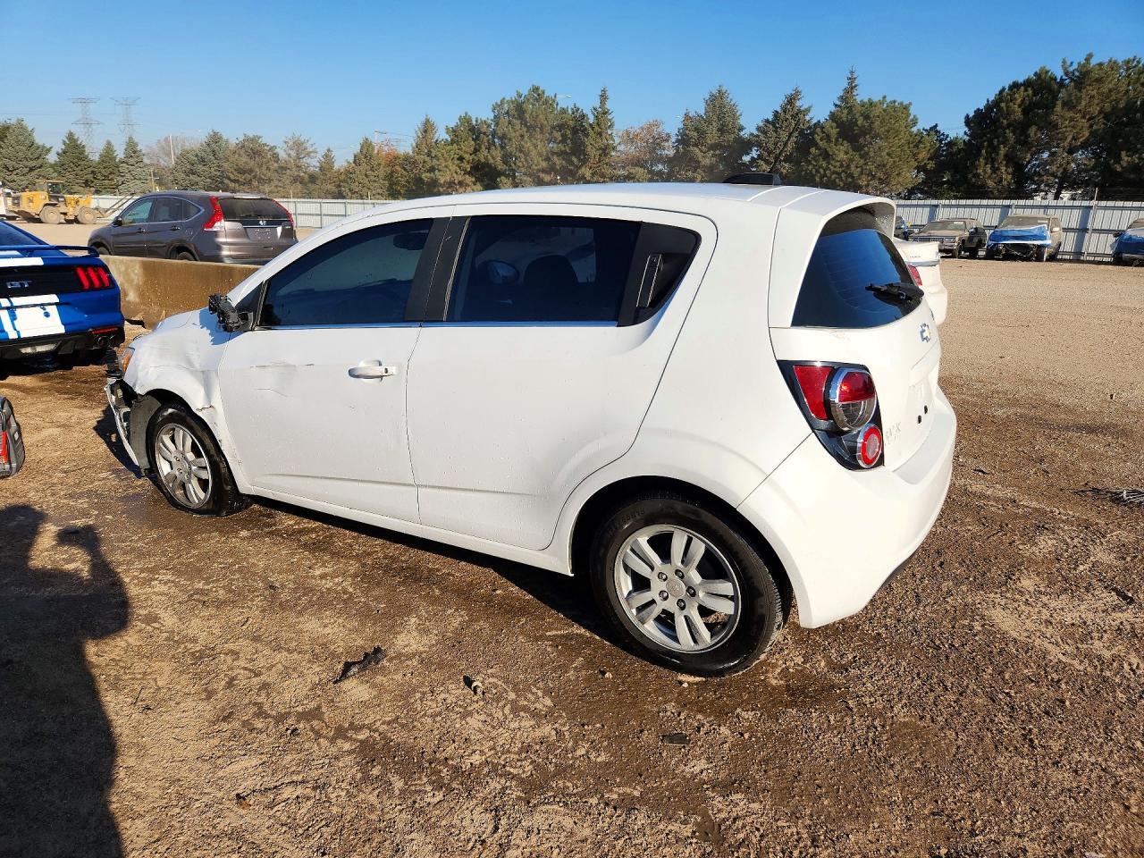 2016 Chevrolet Sonic Lt - Фото 2