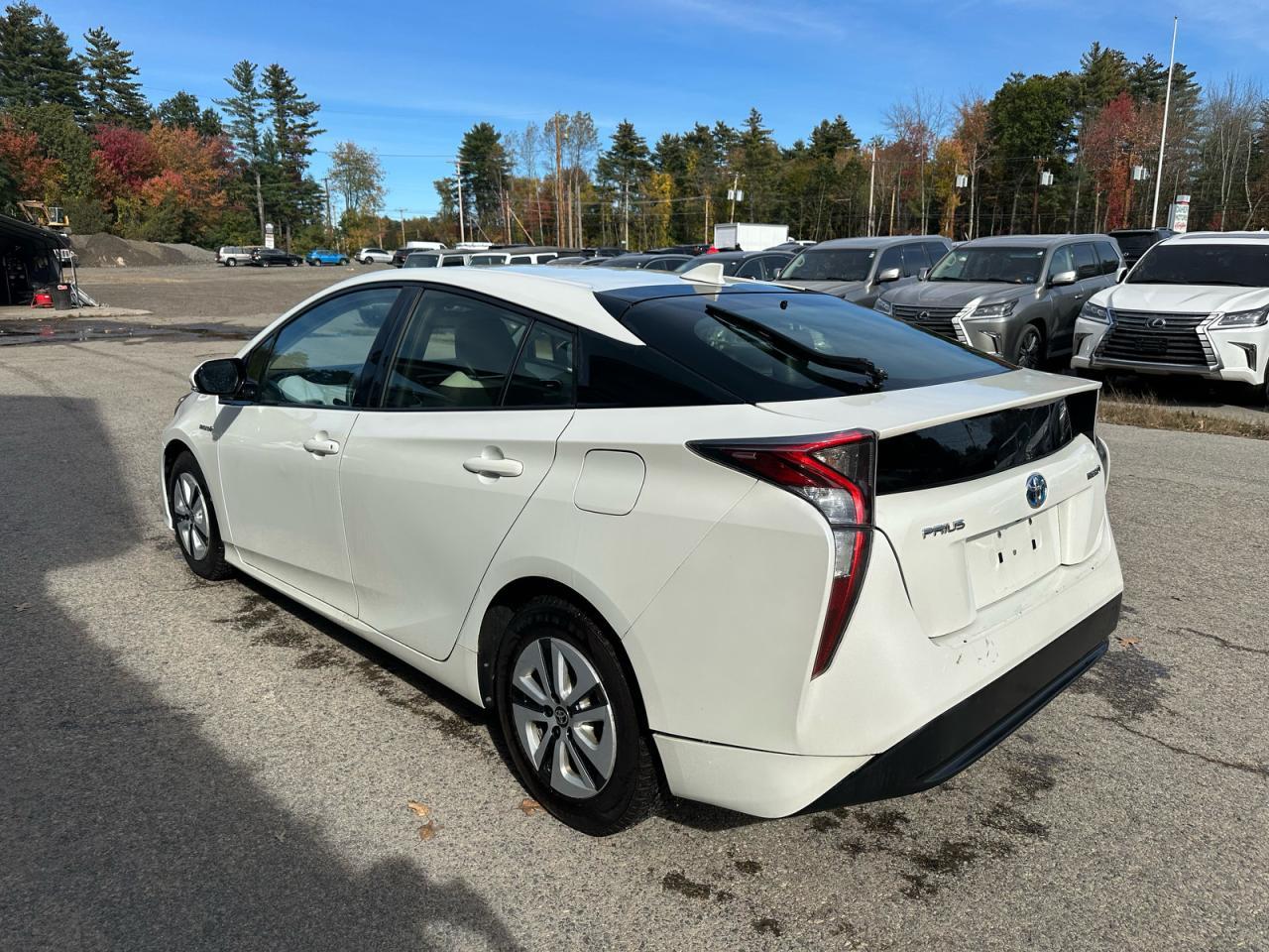 2016 Toyota Prius Four - Image 3