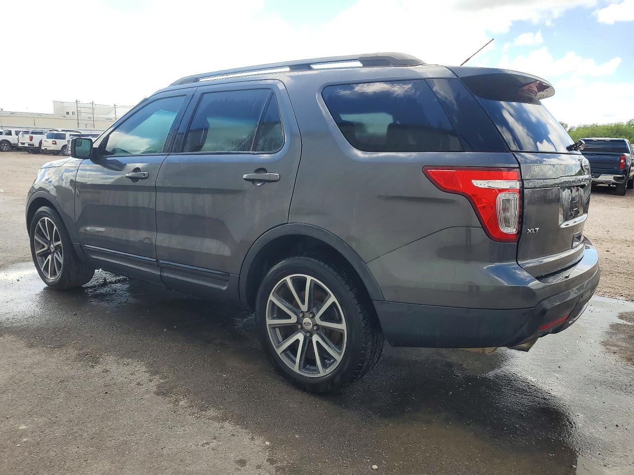 2015 Ford Explorer Xlt - Image 2
