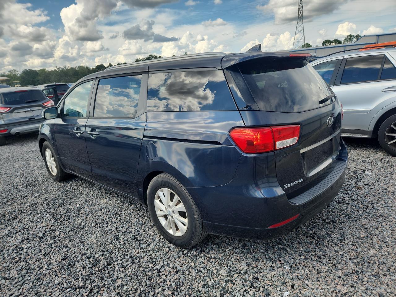 2015 Kia Sedona Lx - Фото 2