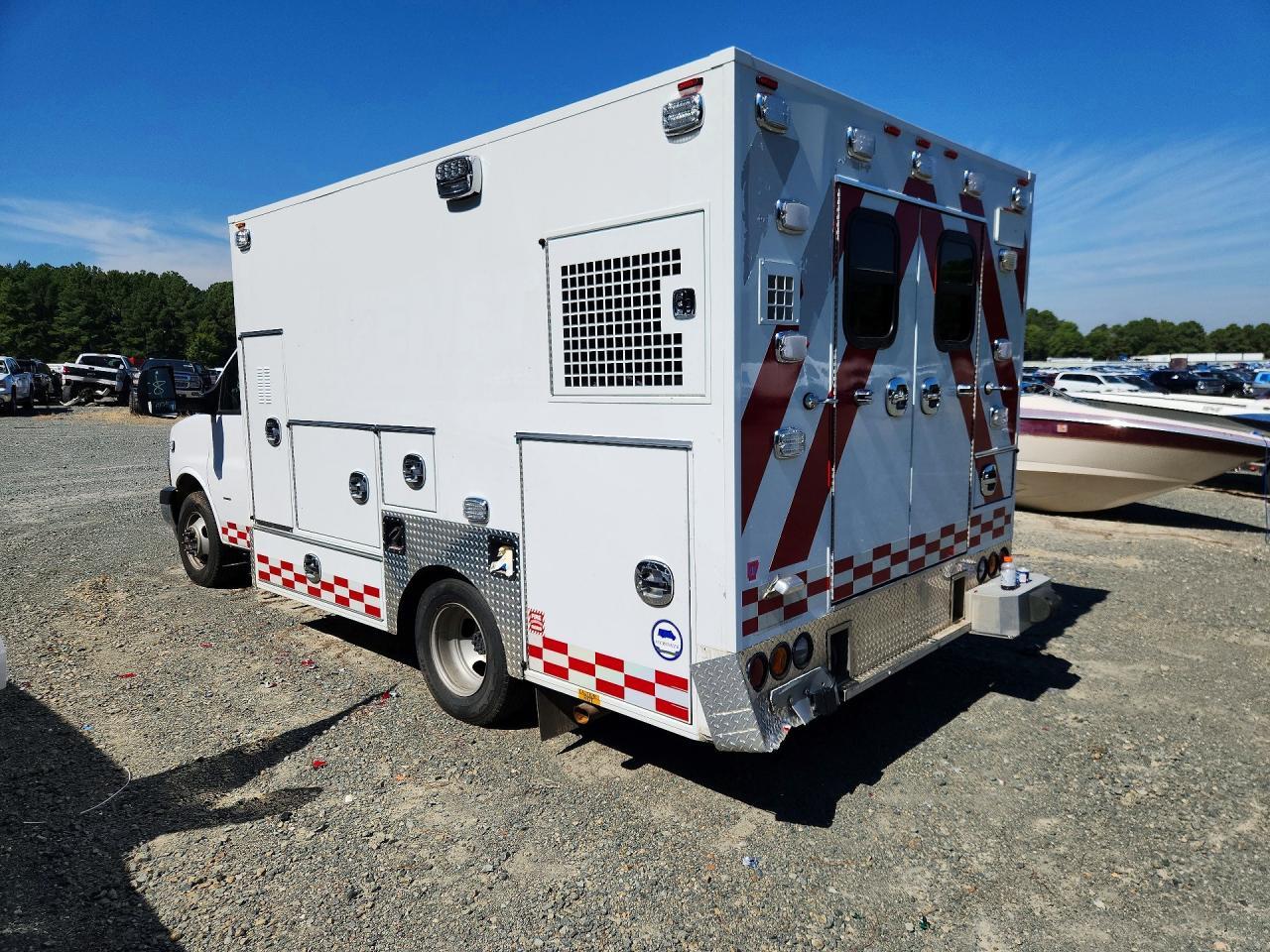 2023 Chevrolet Express G3 - Box Truck - Image 2