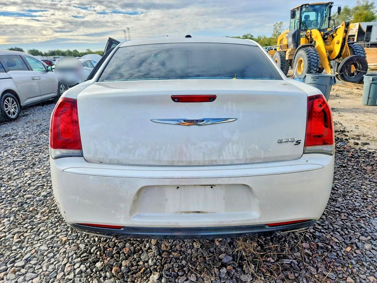 2015 Chrysler 300 S - Фото 6