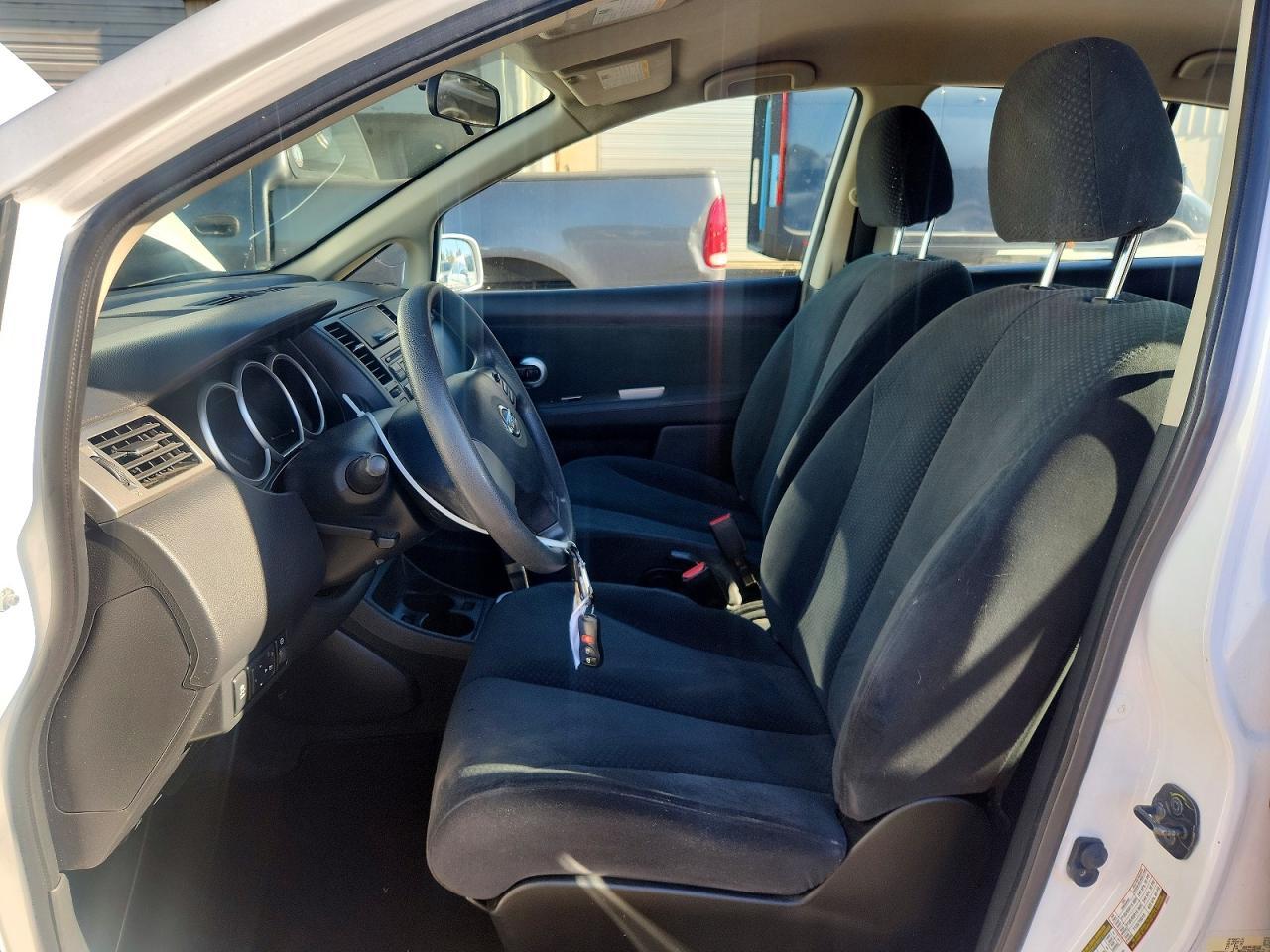 2012 Nissan Versa 1.8 S - Image 7