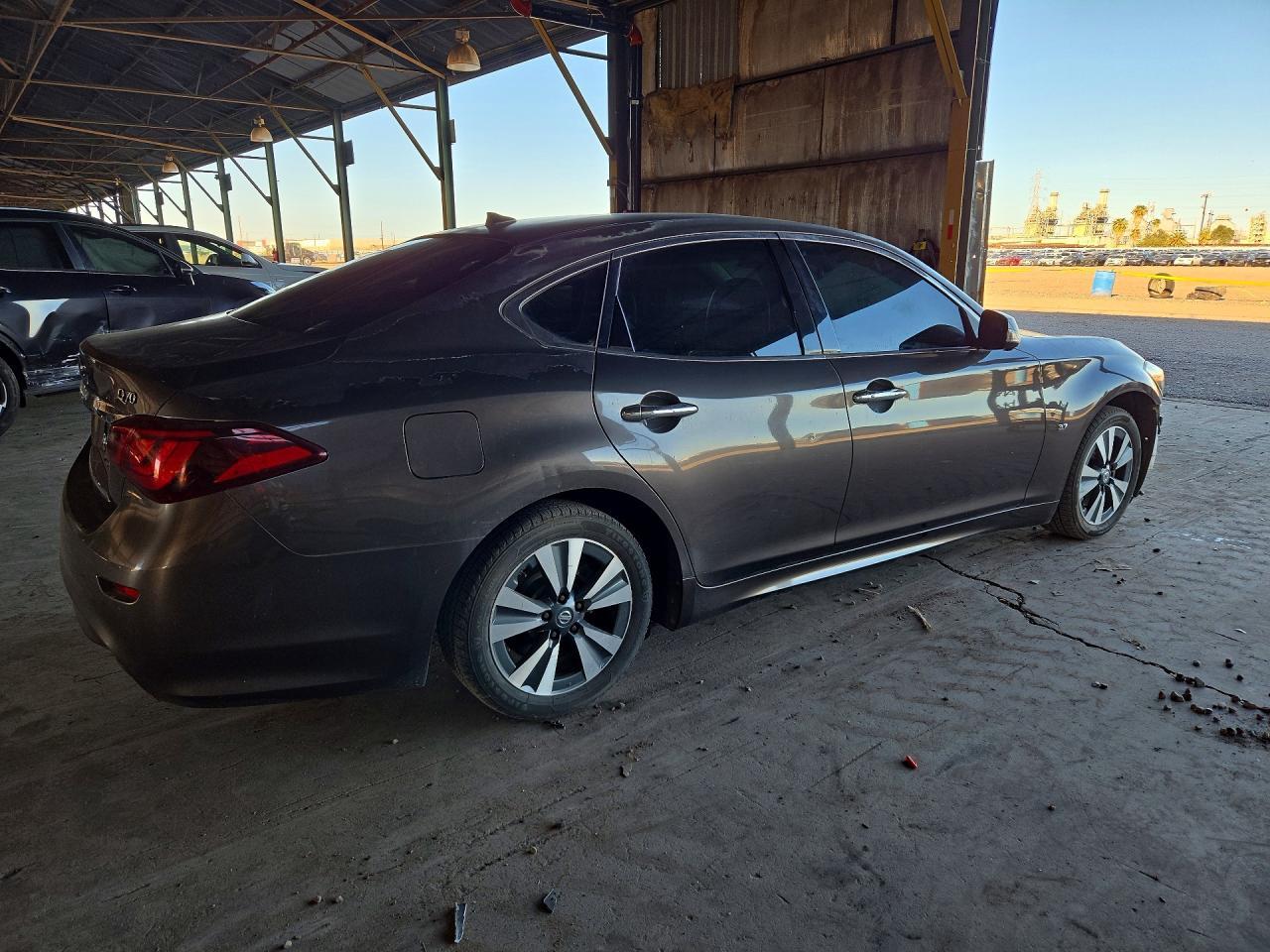 2017 Infiniti Q70 3.7 - Фото 3