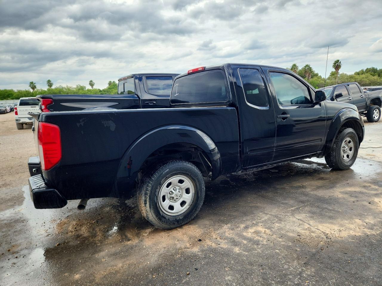 2017 Nissan Frontier S - Image 3
