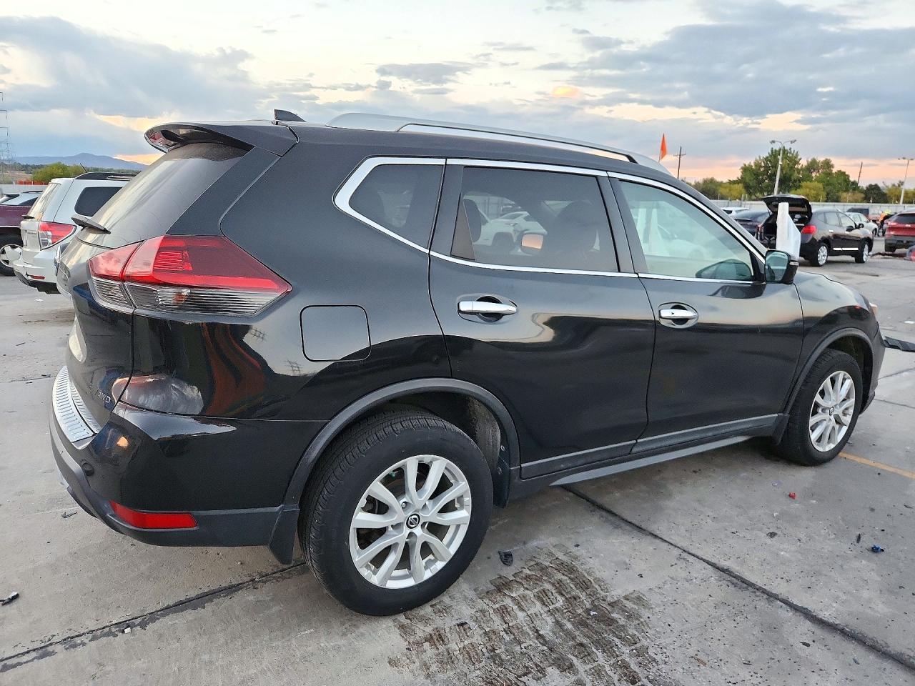2018 Nissan Rogue Sv - Image 3