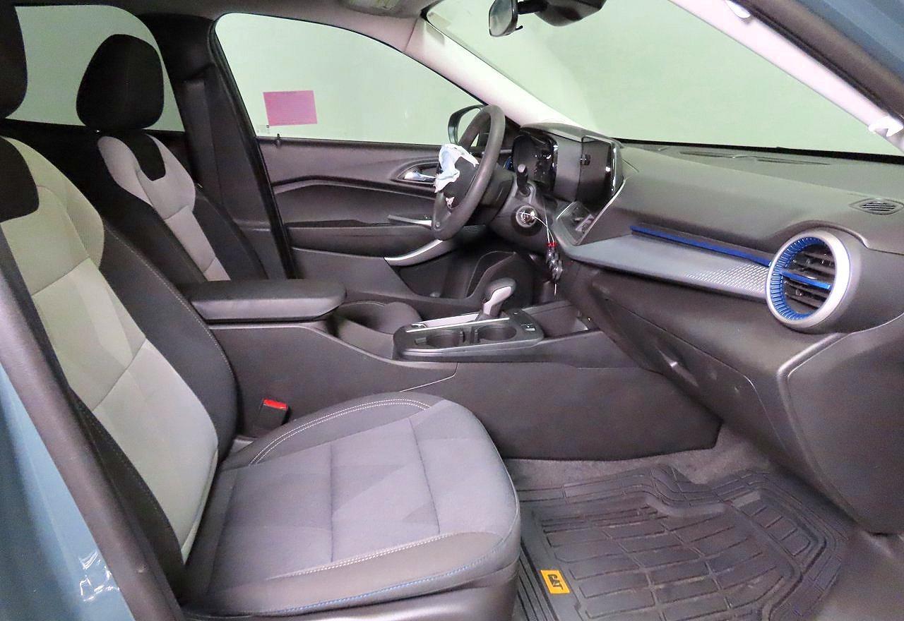2025 Chevrolet Trax Ls - Фото 5