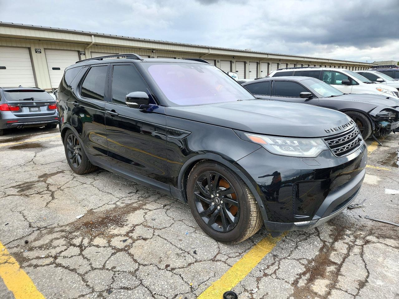 2017 Land Rover Discovery Hse Luxury - Image 4