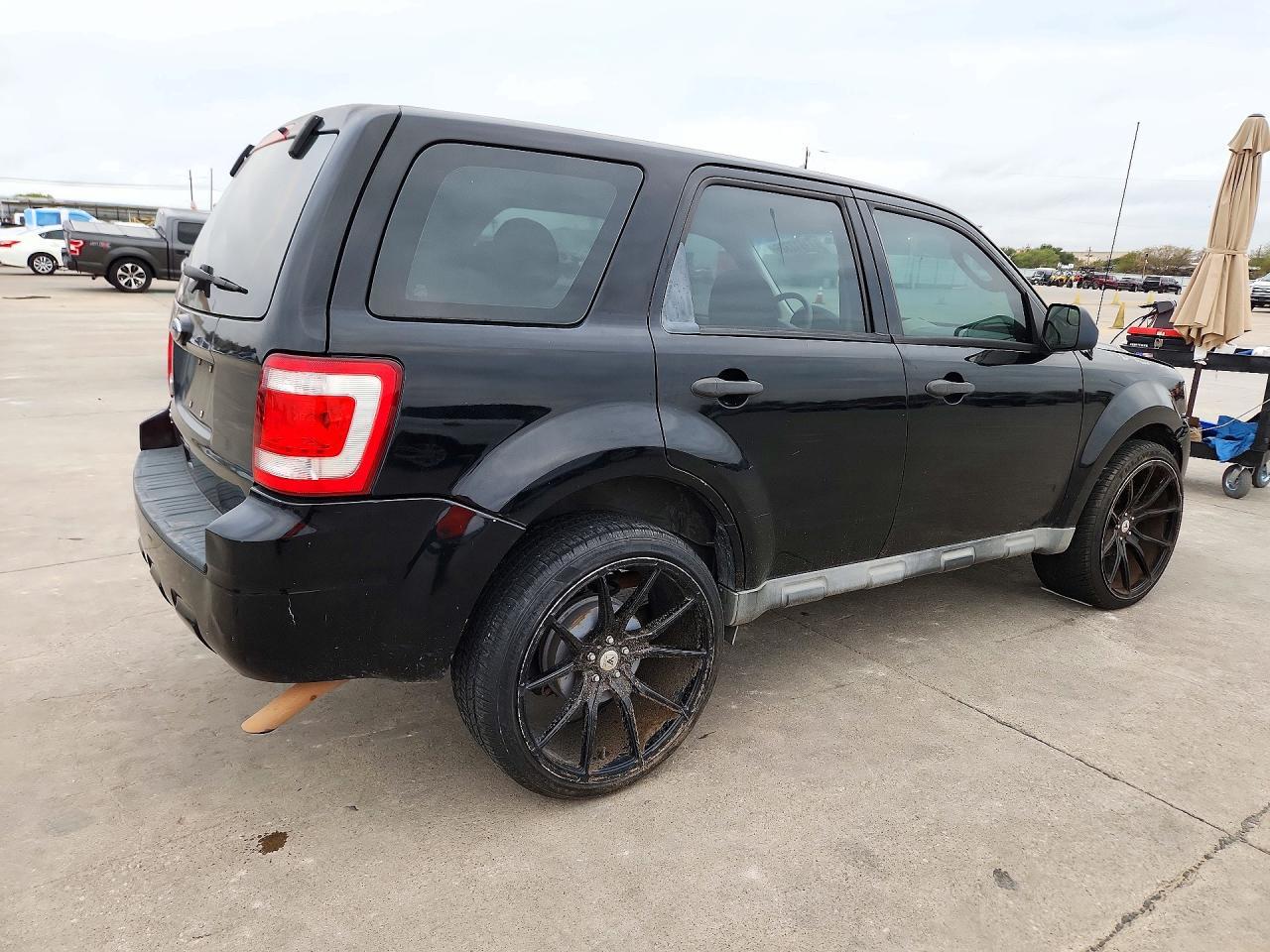 2010 Ford Escape Xls - Image 3