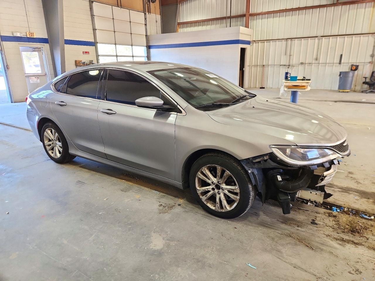 2015 Chrysler 200 Limited - Image 4
