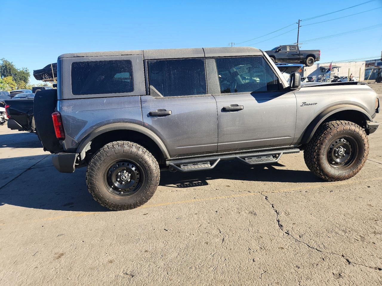 2022 Ford Bronco Base - Image 3