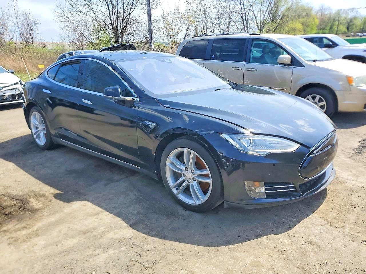 2015 Tesla Model S - Image 4