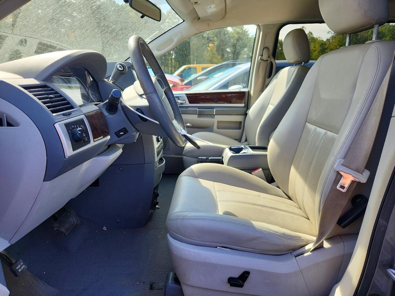 2009 Chrysler Town & Country Touring - Фото 7