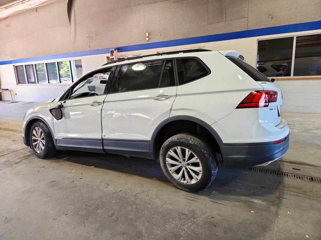 2020 Volkswagen Tiguan S - Фото 2