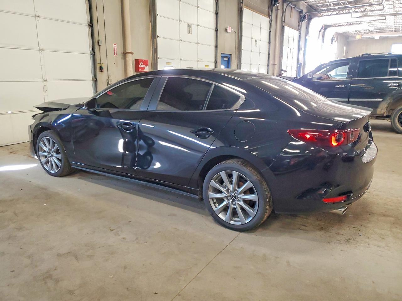 2026 Mazda 3 Preferred - Фото 2